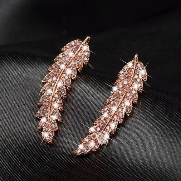⭐NWT Rose Gold Leaf Vine Diamond Studs - Picture 1 of 5
